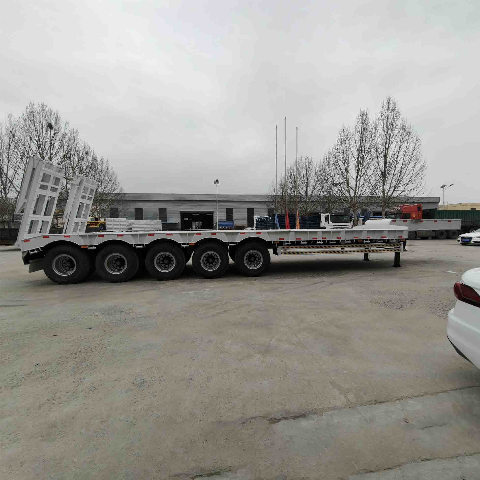 Како правилно утоварити и обезбедити терет на нискокреветну приколицу
