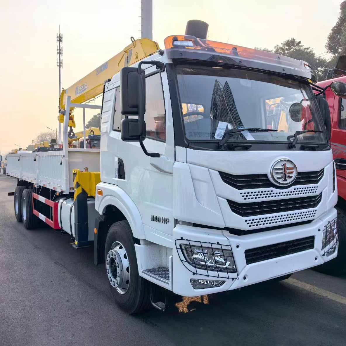 ФАВ Ј6П 6Кс4 350ПС камион кран
